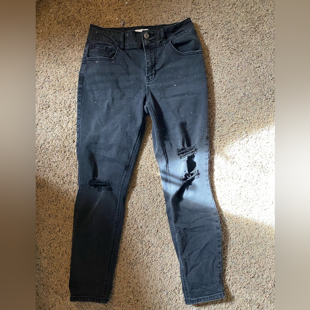 Black Distressed Women’s Jeggings